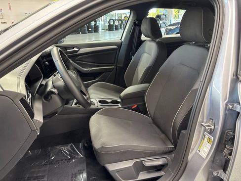 Used 2025 Volkswagen Jetta Sport FWD image 9