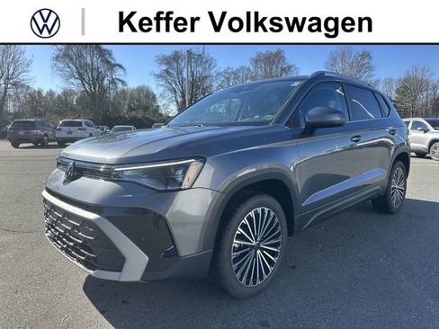 New 2026 Volkswagen Taos SE FWD image 1