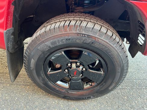 Used 2015 Toyota Tacoma 4x4 Double Cab w/ TRD Sport Package image 30