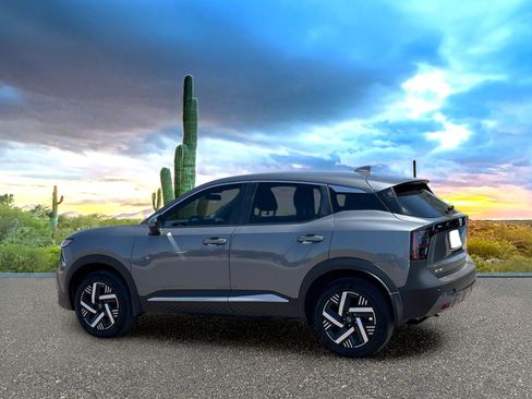 Used 2025 Nissan Kicks SV FWD image 4