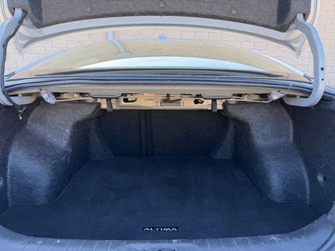 Used 2024 Nissan Altima 2.5 SV image 10