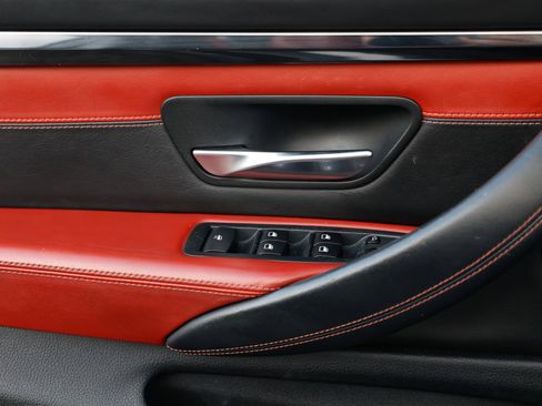 Used 2016 BMW M4 Convertible image 45