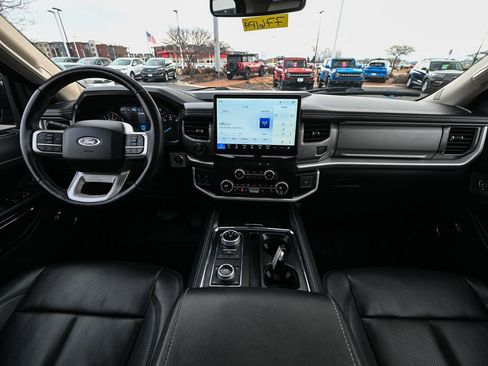 Used 2022 Ford Expedition Max XLT image 31