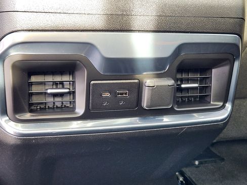 Certified 2022 GMC Sierra 2500 AT4 w/ AT4 Preferred Package image 18