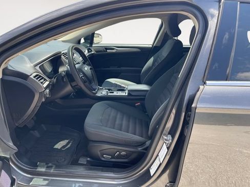 Used 2018 Ford Fusion SE FWD image 9