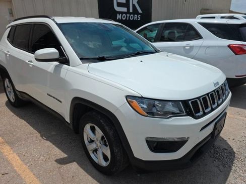 Used 2017 Jeep Compass Latitude FWD image 3
