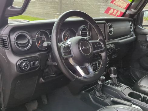Used 2020 Jeep Gladiator Overland AWD/4WD image 11