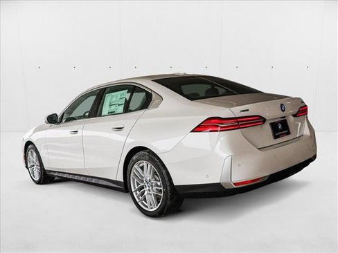 Used 2025 BMW 530i xDrive image 7