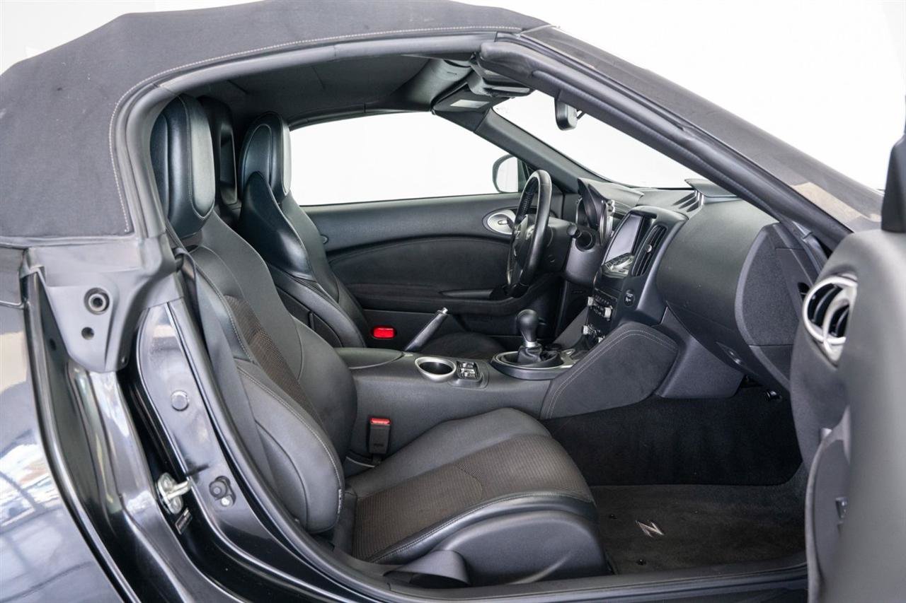 Used 2016 Nissan 370Z Touring Sport RWD image 11