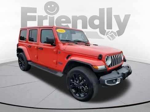 Used 2025 Jeep Wrangler Unlimited Sahara AWD/4WD image 7