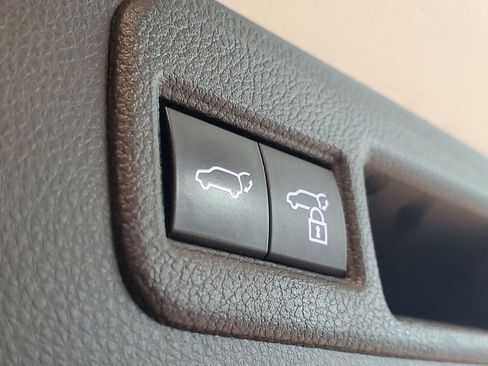 Used 2021 Toyota Venza XLE w/ Softex Package image 9