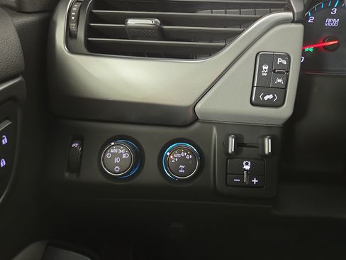 Used 2018 Chevrolet Tahoe LT w/ LT Signature Package AWD/4WD image 32