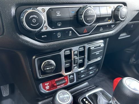 Used 2024 Jeep Wrangler Unlimited Sport AWD/4WD image 23