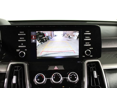 Used 2023 Kia Sorento LX image 13
