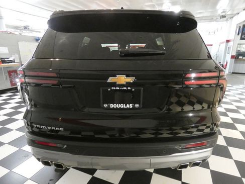 Used 2025 Chevrolet Traverse LT image 5