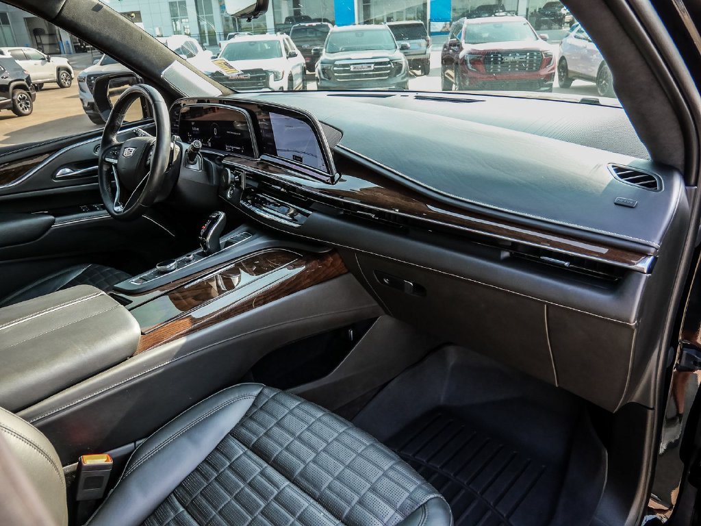 Used 2023 Cadillac Escalade Premium Luxury Platinum w/ LPO, Radiant Package AWD/4WD image 17