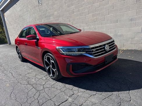 Used 2020 Volkswagen Passat 2.0T R-Line image 2