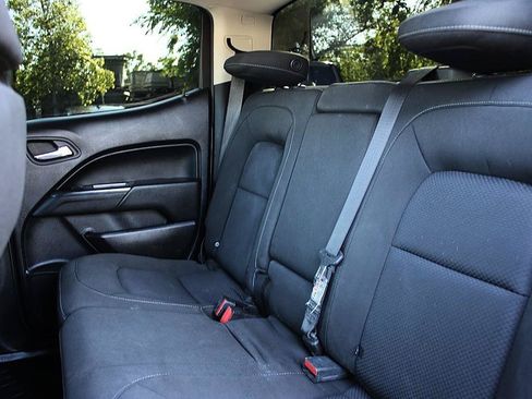 Used 2021 Chevrolet Colorado LT AWD/4WD image 12