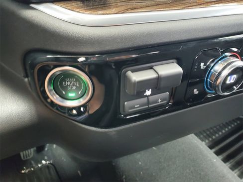 New 2026 GMC Sierra 1500 Elevation image 18