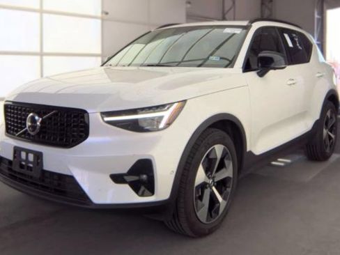 Used 2026 Volvo XC40 B5 Plus AWD/4WD image 1