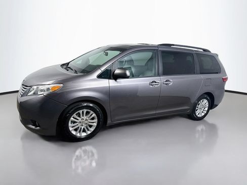 Used 2015 Toyota Sienna XLE Premium FWD image 3