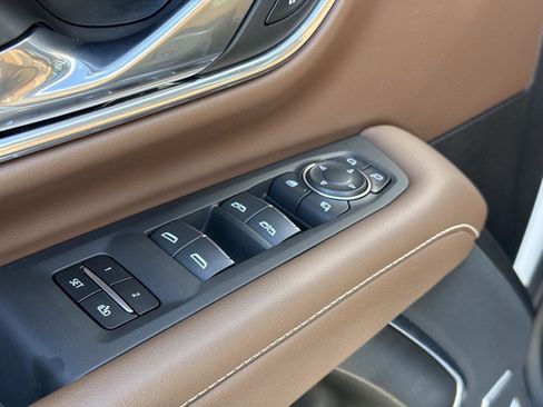 Used 2023 Chevrolet Tahoe High Country w/ Advanced Technology Package image 16