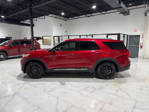 Used 2021 Ford Explorer Limited w/ Equipment Group 301A RWD image 8