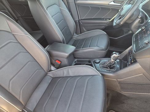 Used 2024 Volkswagen Tiguan SEL R-Line image 11