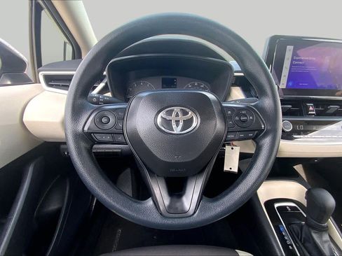 Used 2025 Toyota Corolla LE FWD image 6