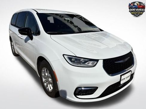 New 2026 Chrysler Pacifica Select image 7