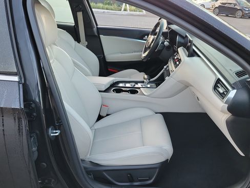 Certified 2025 Genesis G70 2.5T image 19