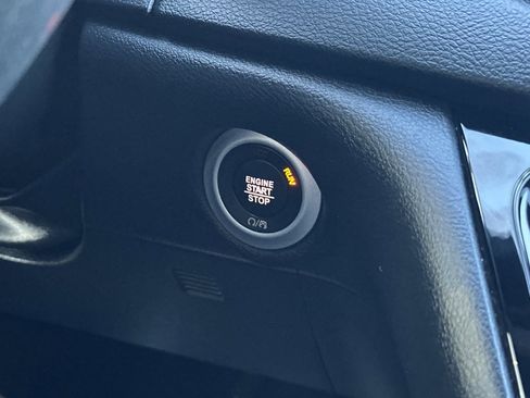 Used 2020 Chrysler Pacifica Touring-L Plus image 24