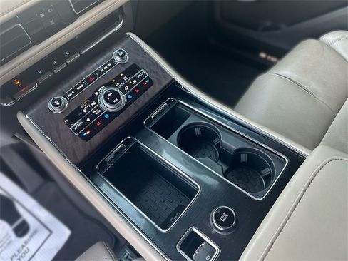 Used 2022 Lincoln Aviator Reserve w/ Equipment Group 201A image 22