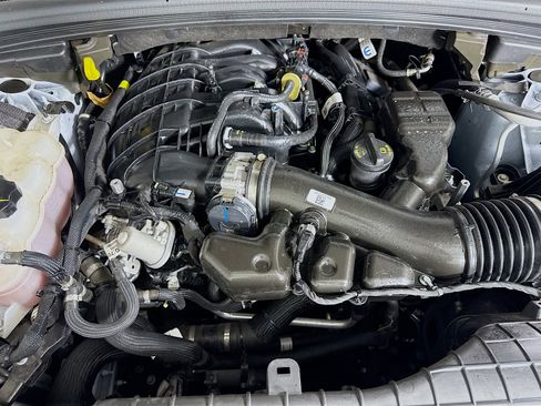 Used 2024 Jeep Grand Cherokee Laredo X image 39