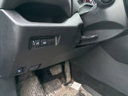 Used 2021 Toyota RAV4 LE image 6