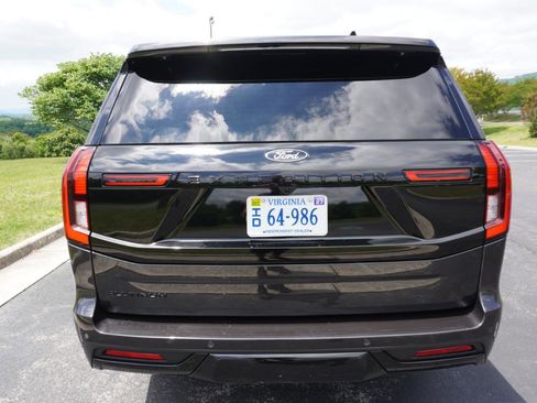 Used 2025 Ford Expedition Platinum w/ Stealth Appearance Package AWD/4WD image 17
