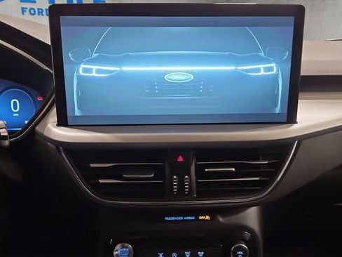 Certified 2025 Ford Escape Platinum AWD/4WD image 30