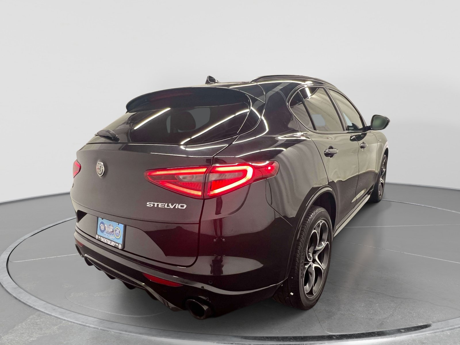 Used 2023 Alfa Romeo Stelvio Veloce AWD/4WD image 6
