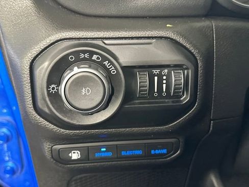 Used 2021 Jeep Wrangler Unlimited Sahara w/ Cold Weather Group image 19