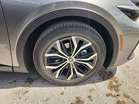 Used 2025 Toyota Crown XLE image 7