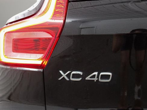 Used 2024 Volvo XC40 B5 Plus AWD/4WD image 31