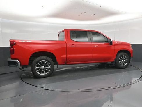 Used 2022 Chevrolet Silverado 1500 LT AWD/4WD image 3
