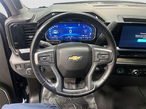 Used 2023 Chevrolet Silverado 1500 LT image 11