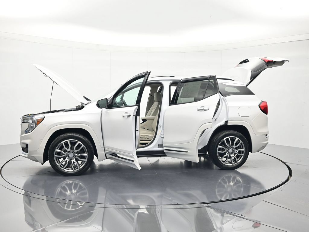 Used 2024 GMC Terrain Denali w/ Denali Premium Package AWD/4WD image 48