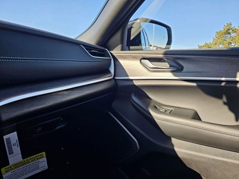 New 2025 Jeep Grand Cherokee Limited w/ Black Appearance Package image 25