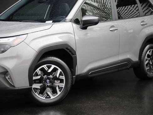 Used 2025 Subaru Forester Premium w/ Convenience Package #1 image 2