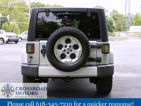Used 2014 Jeep Wrangler Unlimited Sahara w/ Connectivity Group AWD/4WD image 7