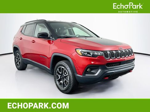 Used 2025 Jeep Compass Trailhawk AWD/4WD image 1