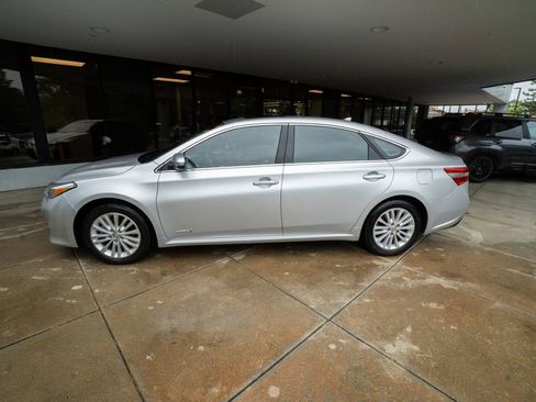 Used 2014 Toyota Avalon Limited w/ Technology Package FWD image 4