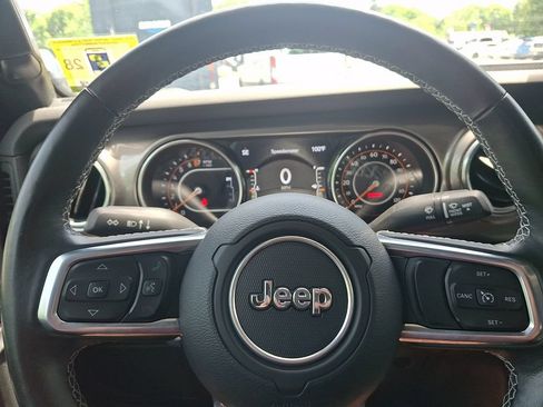 Used 2021 Jeep Gladiator Overland w/ Dual Top Group AWD/4WD image 19